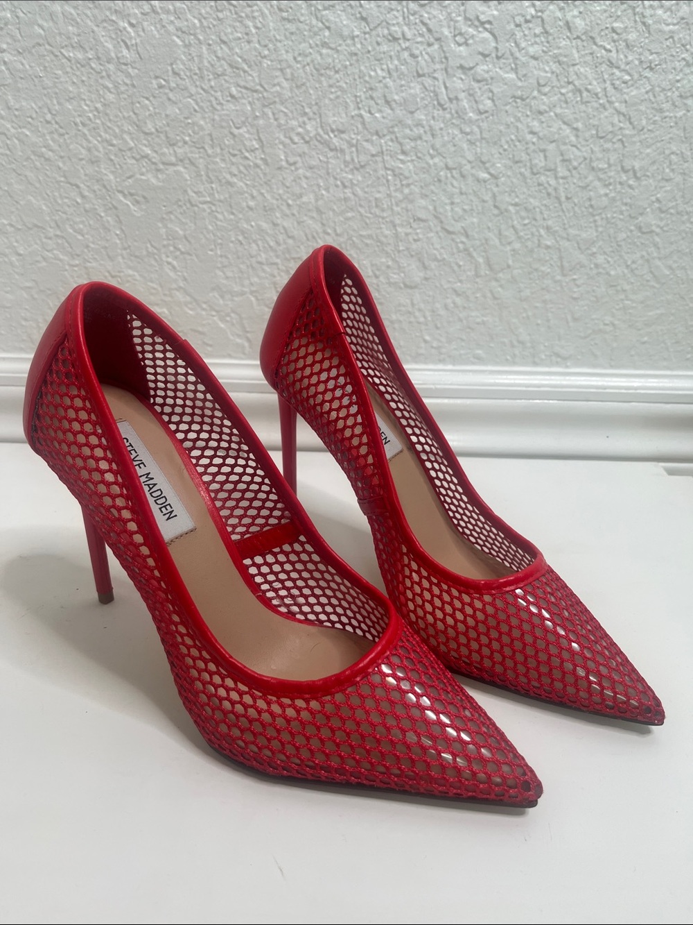 Steve Madden Red Mesh Stiletto Pumps Sz 8.5 - Picture 2 of 5